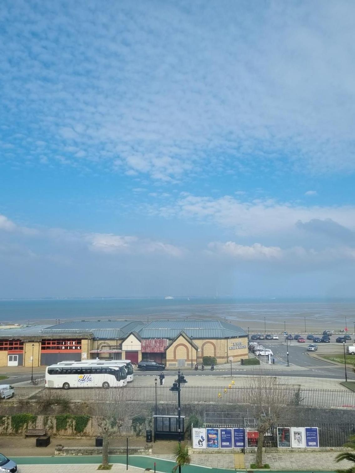 Ferienwohnung New With Free Offstreet Parking The Lookout At Ryde Esplanade Exterior foto